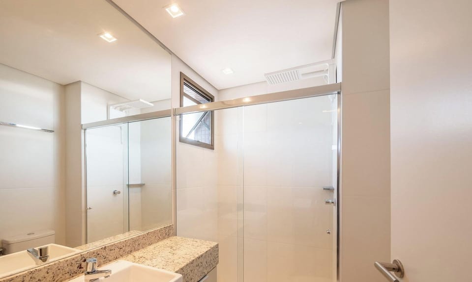 Basic Apartment | Bathroom | Shower