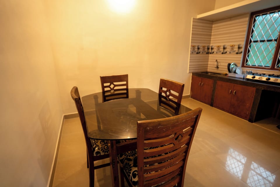 Apartment 1 | Desk, laptop workspace, WiFi (free)
