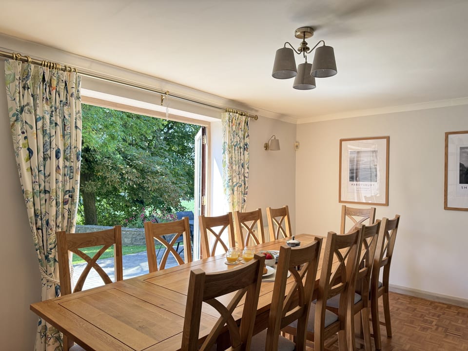Grove Lodge, Osmington: Space for everyone to dine together