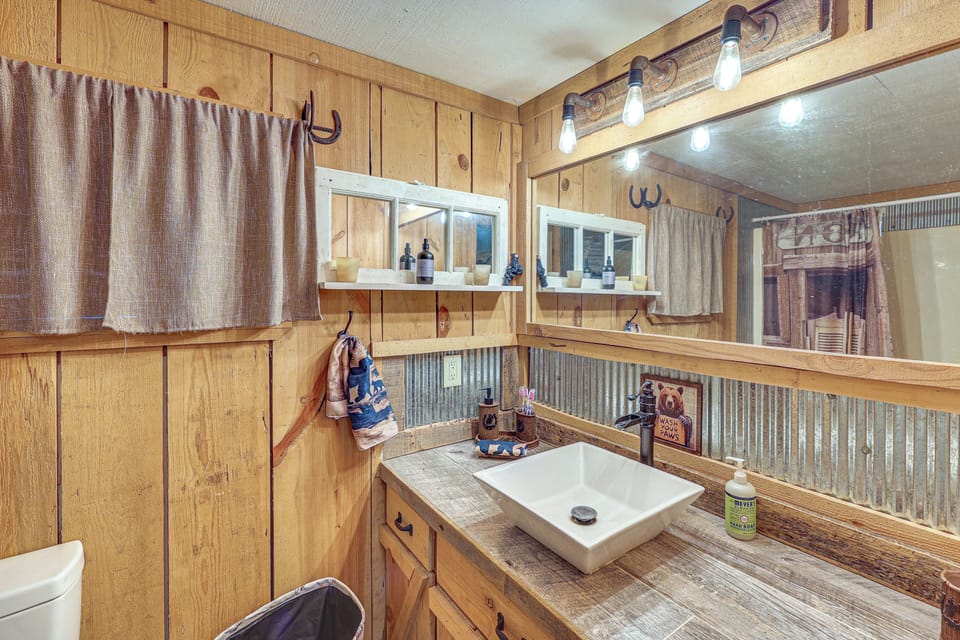 Adventure Basecamp Near Lake Ouachita! Apartment in Lake Ouachita
