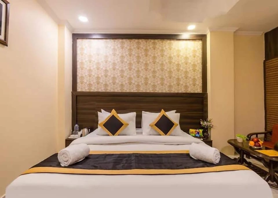 Classic Double Room, City View | Desk, WiFi (free)