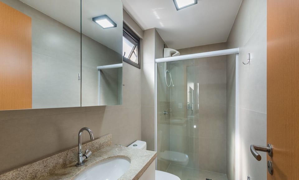 Basic Apartment | Bathroom | Shower