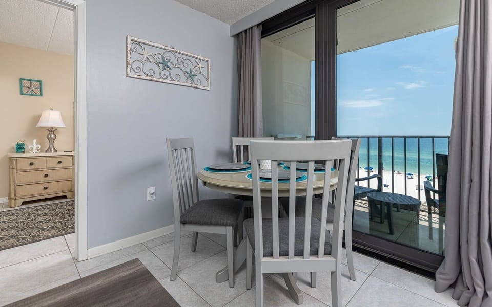 Condo, 2 Bedrooms | Dining