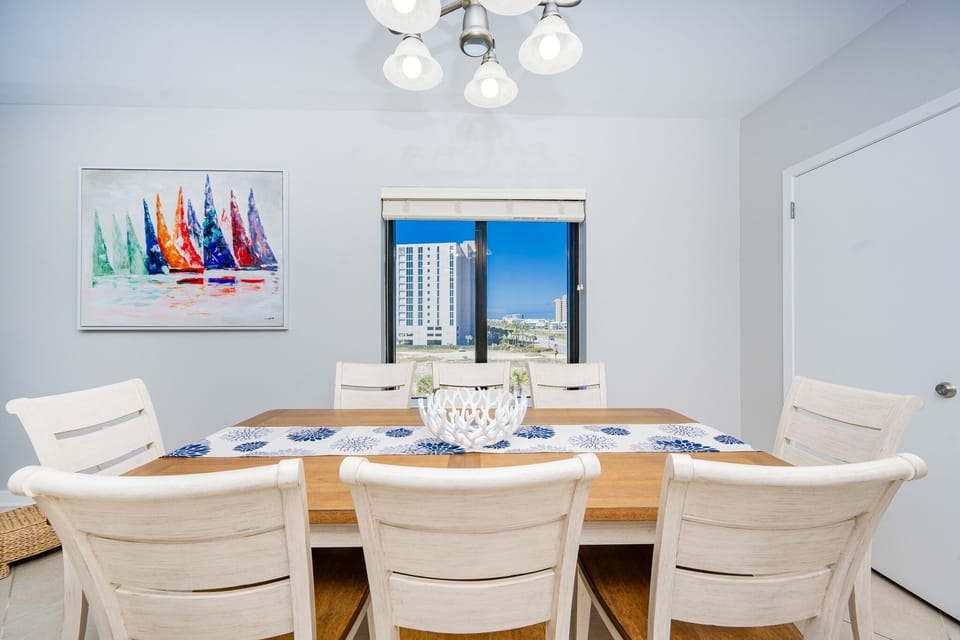 Condo, 3 Bedrooms | Dining
