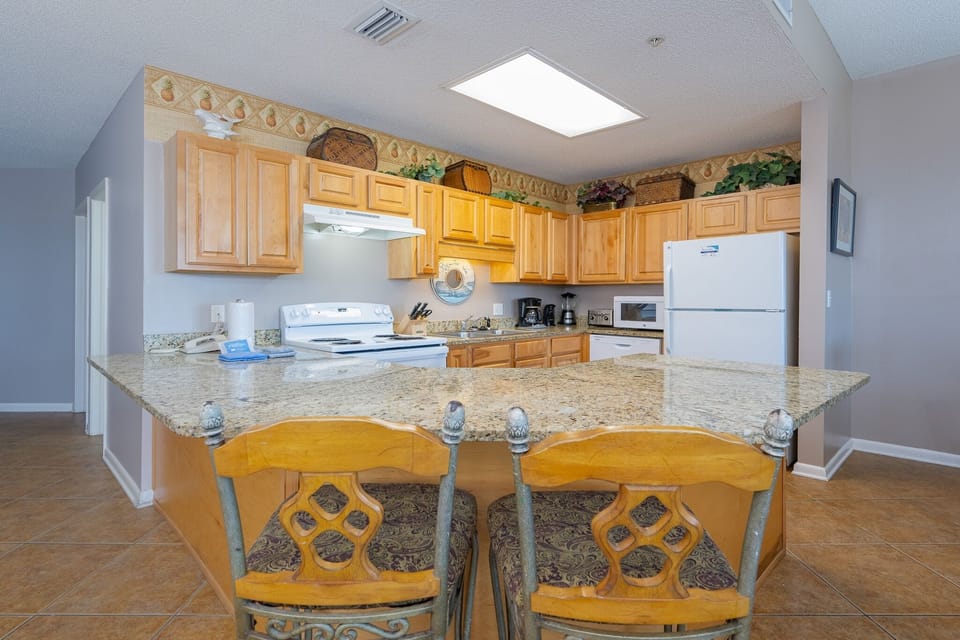 Condo, 3 Bedrooms | Private kitchen | Coffee/tea maker, fridge, oven