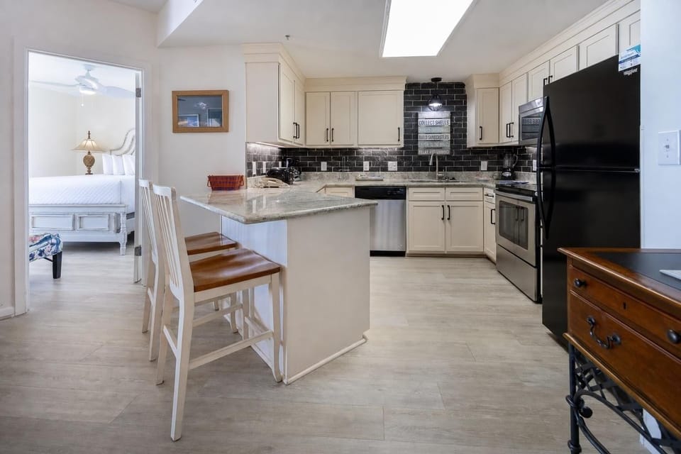 Condo, 3 Bedrooms | Private kitchen | Coffee/tea maker, fridge, oven