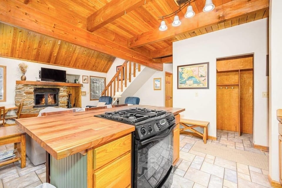 Chalet (2 Bedrooms) | Interior