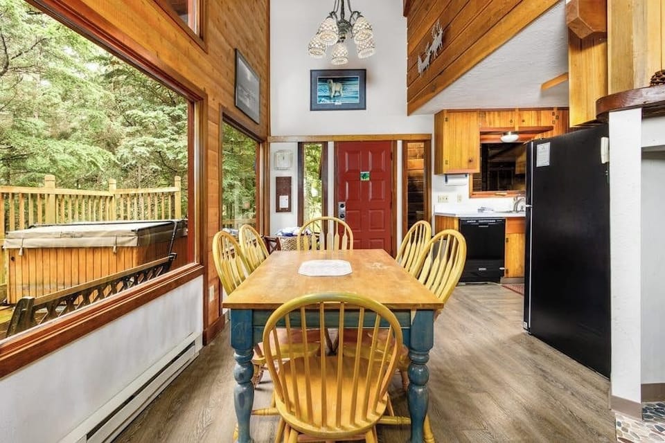 Chalet (2 Bedrooms) | Interior
