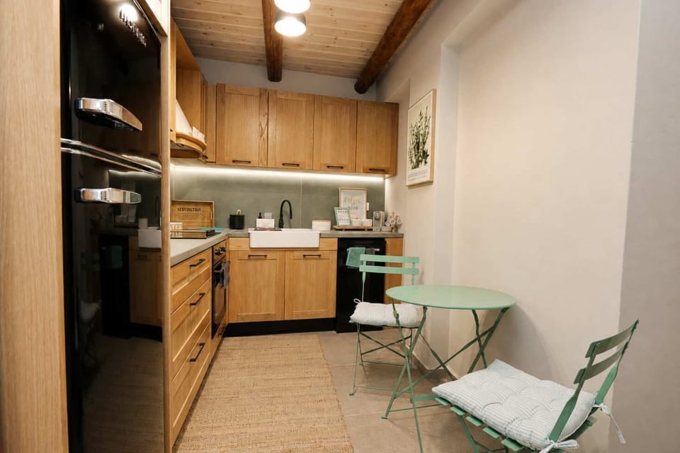 Dining corner beside the fully equipped kitchen