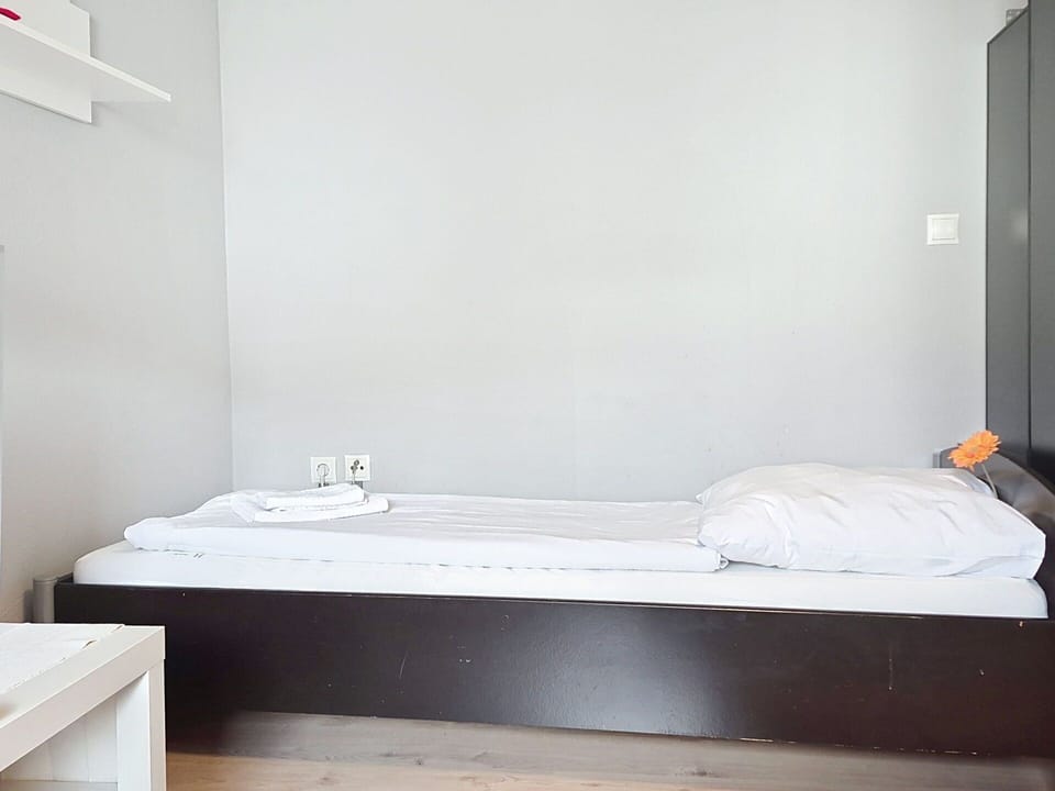 Bed, Bedroom, Bedding, Wall, Bed Sheet, Floor, Wood, Interior Design, Flooring, Furniture