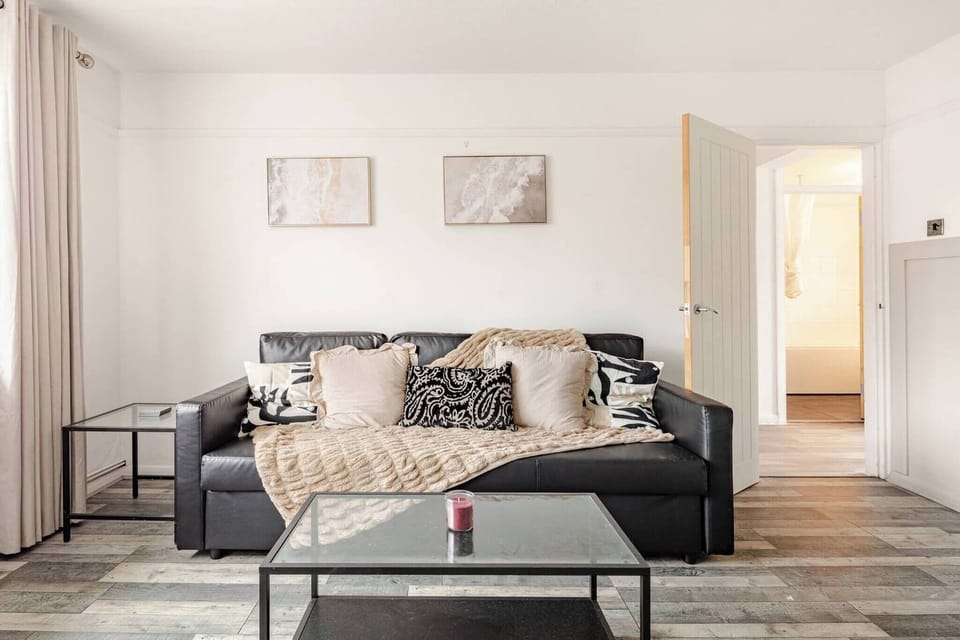 Apartment, 2 Bedrooms | Living area