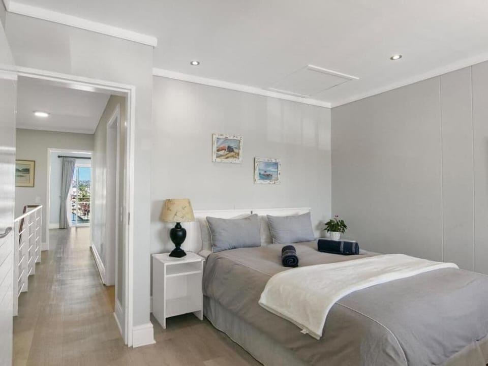 Comfort Apartment, Balcony, Marina View | Blackout drapes, iron/ironing board, WiFi (free)