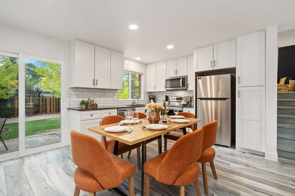 House, Multiple Beds, Garden View (Pipit Place) | Dining
