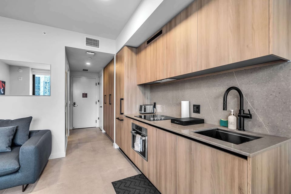 Studio, 1 Queen Bed, Balcony, City View (Miami Nest | Resort) | Private kitchen