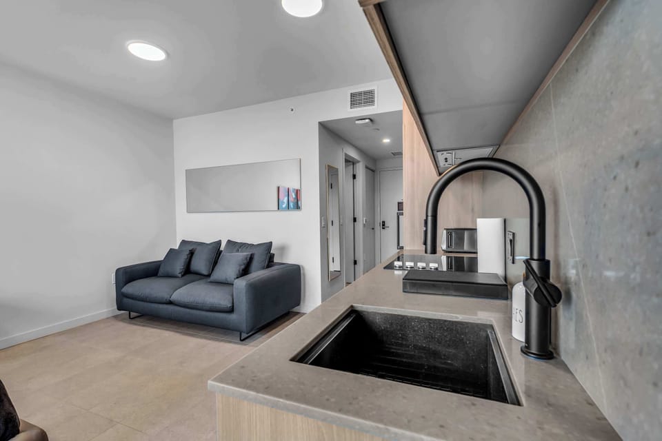 Studio, 1 Queen Bed, Balcony, City View (Miami Nest | Resort) | Interior