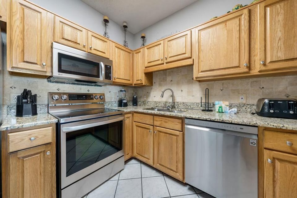 Condo, Multiple Beds (Phoenix 5 106) | Private kitchen