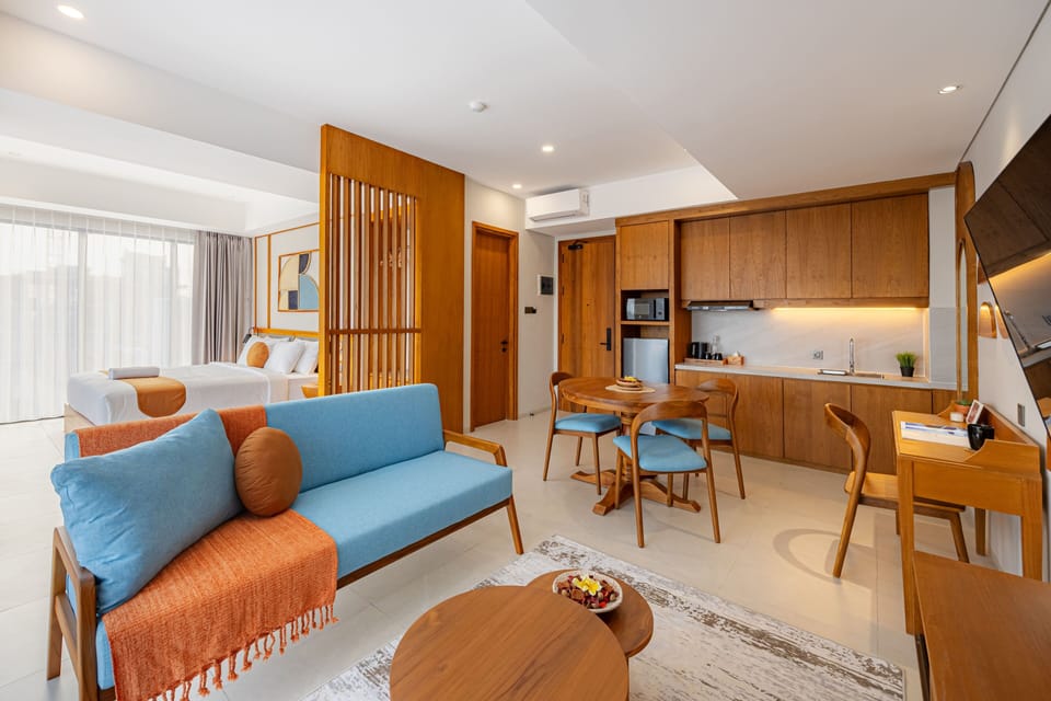 Suite | Living area | 24-inch TV with cable channels