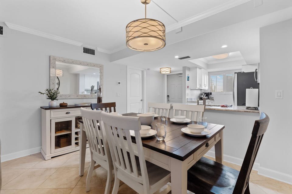 Dining just off of the kitchen.