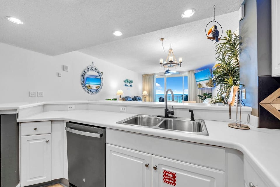 Condo, Multiple Beds (Majestic Beach Towers 2-407) | Interior