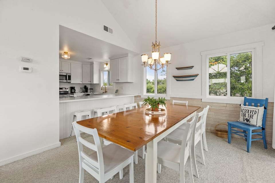 A-B-Ceas | Top Level Dining Area