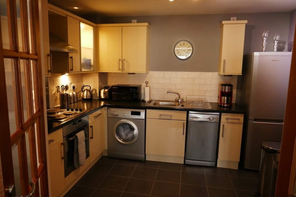 Fully appointed kitchen with dish washer 