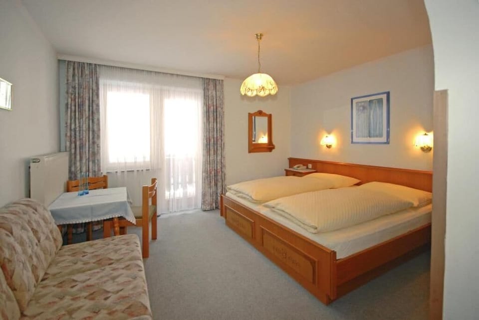 Triple Room, Balcony | In-room safe, WiFi (free)