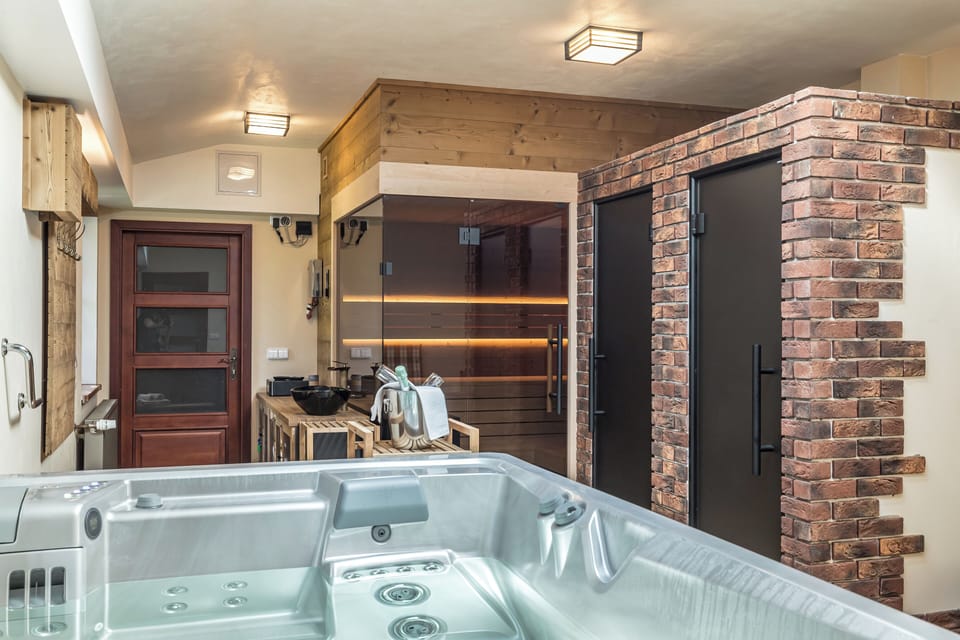 Indoor spa tub