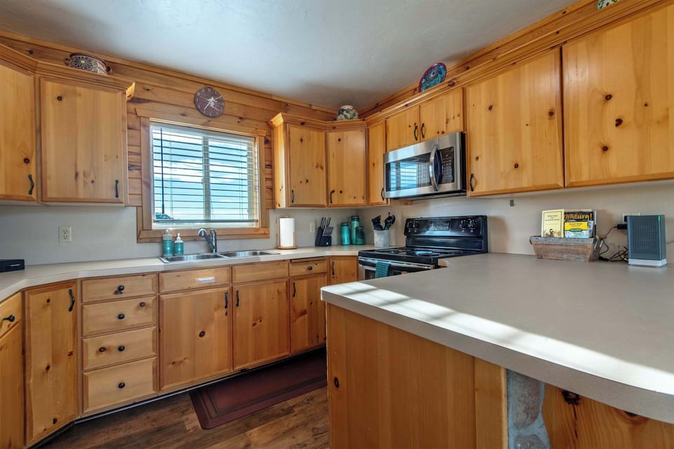 Wood cabinetry and modern appliances meet rustic charm in this kitchen — everything you need to fuel a big day on the mountain.