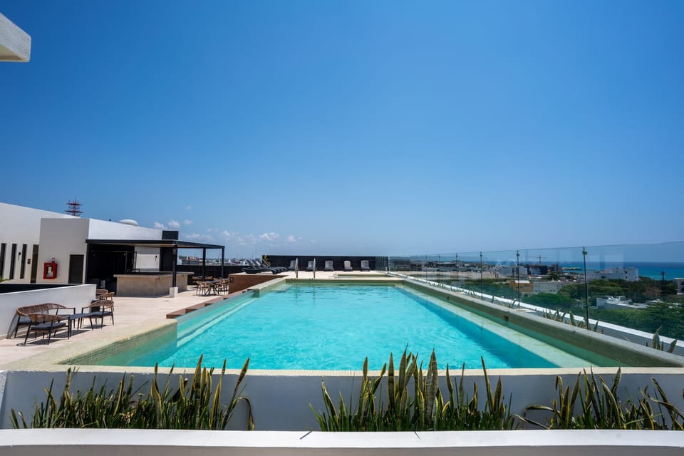 Rooftop pool and jacuzzi