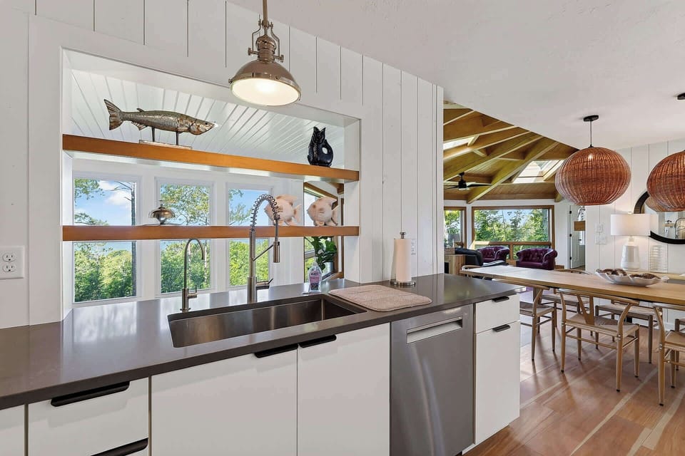 Large windows let in tons of light!