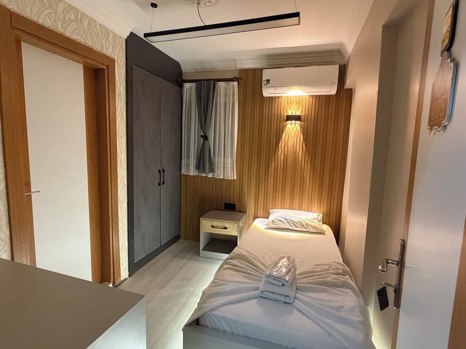Economy Single Room, Mountain View | In-room safe, desk, WiFi (free)