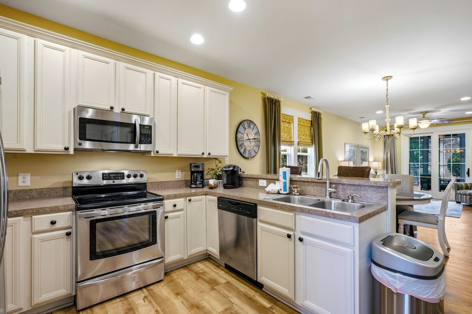 624 Ratoon Lane - Kitchen