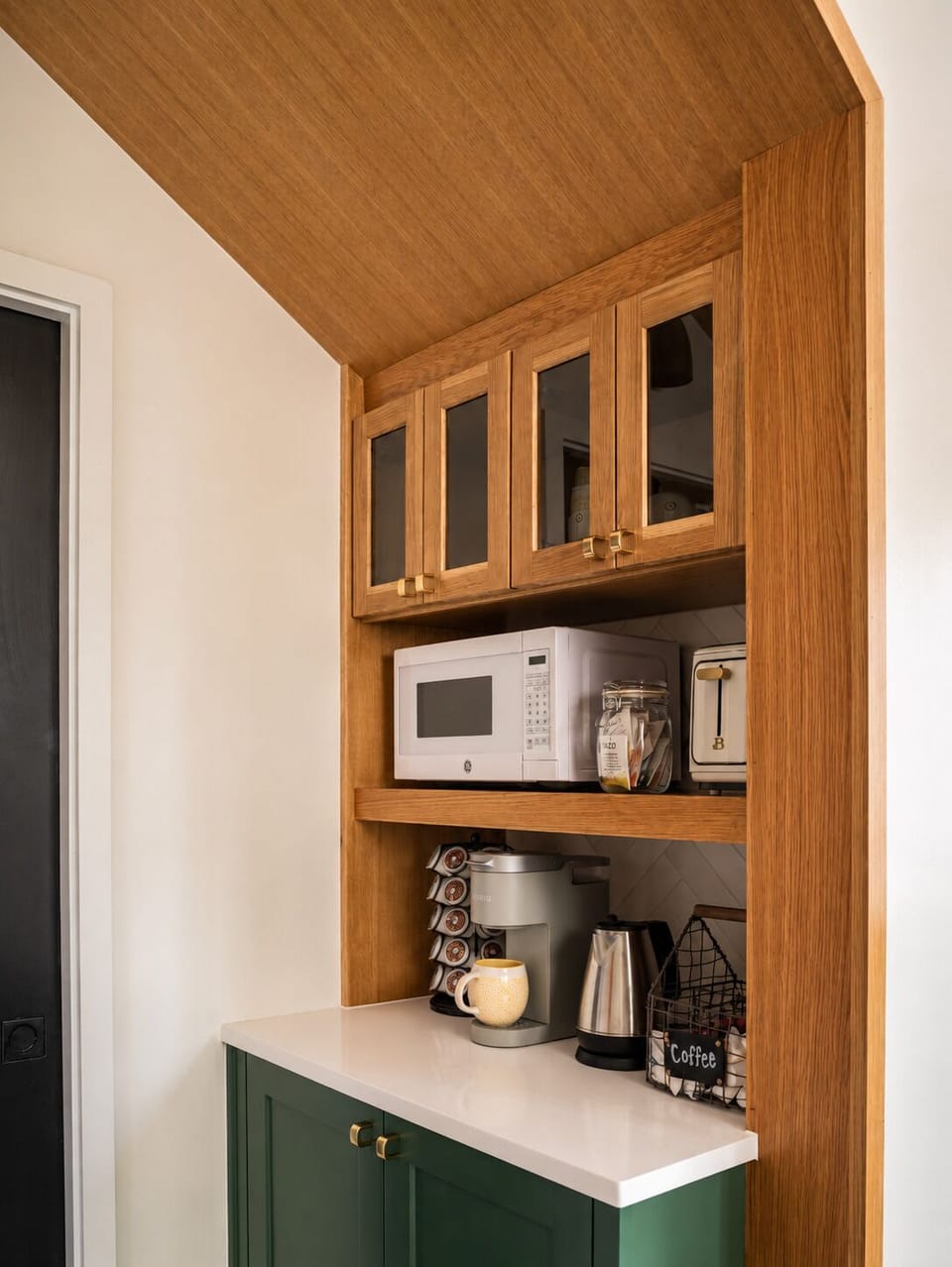 Brew coffee, toast bread, or heat leftovers, quick breakfast options before you.