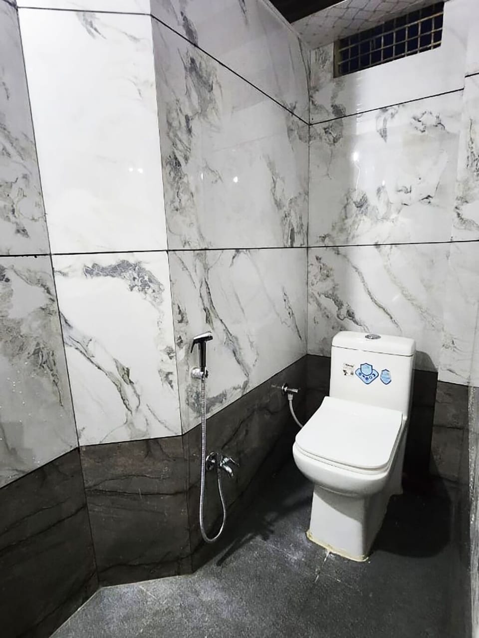 Deluxe Triple Room | Bathroom | Shower, towels, soap