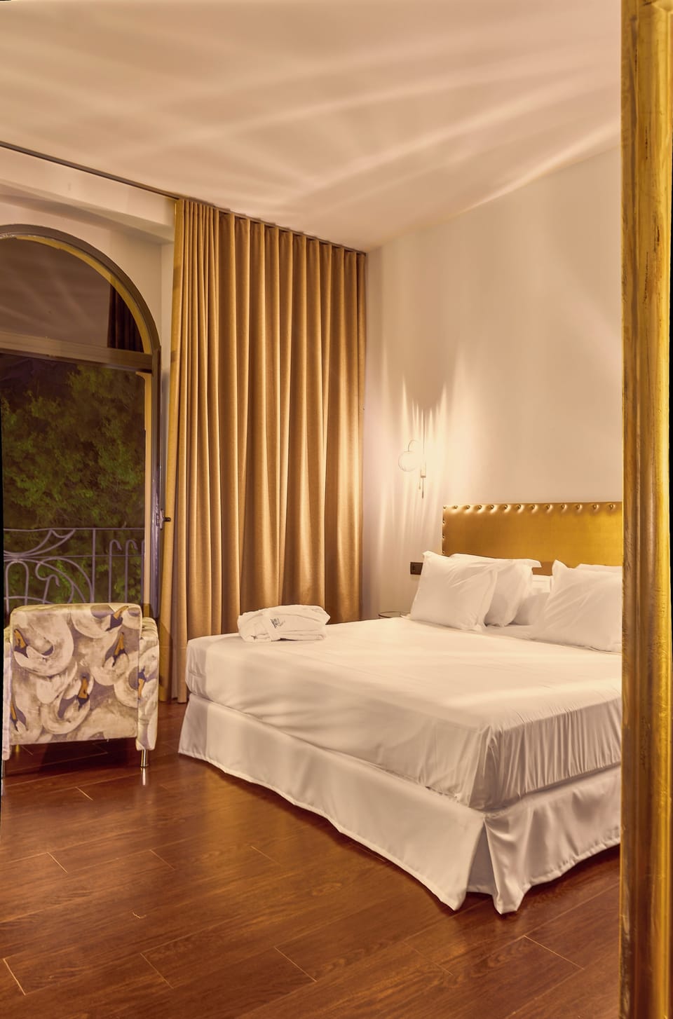Junior Suite | In-room safe, blackout drapes, soundproofing, WiFi (free)