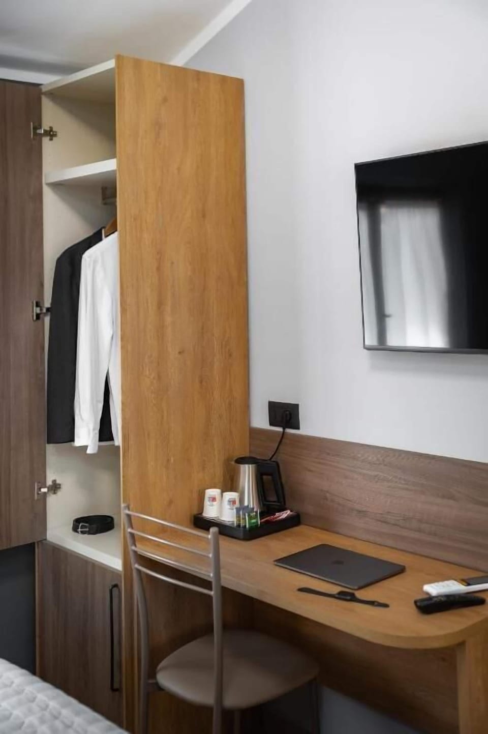 Deluxe Double or Twin Room, City View | Interior