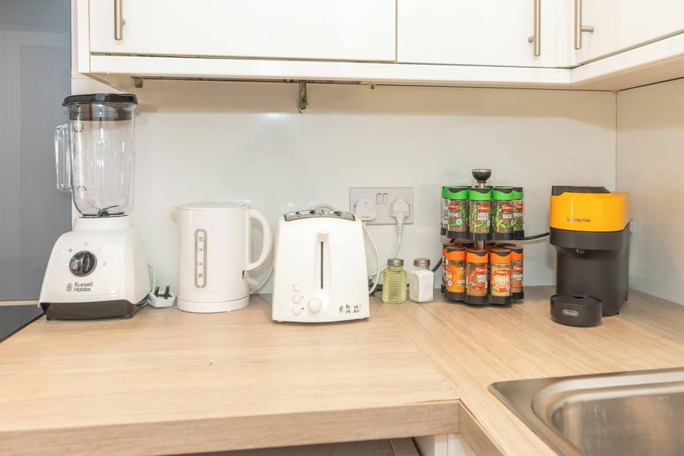 Apartment, 1 Bedroom, City View | Private kitchen