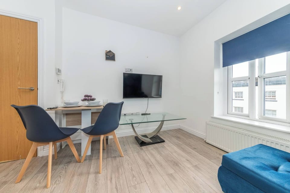 Apartment, 1 Bedroom, City View | Interior