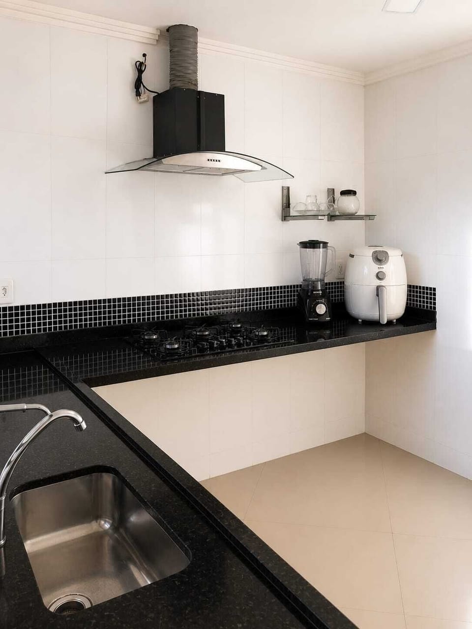 Oven, cookware/dishes/utensils