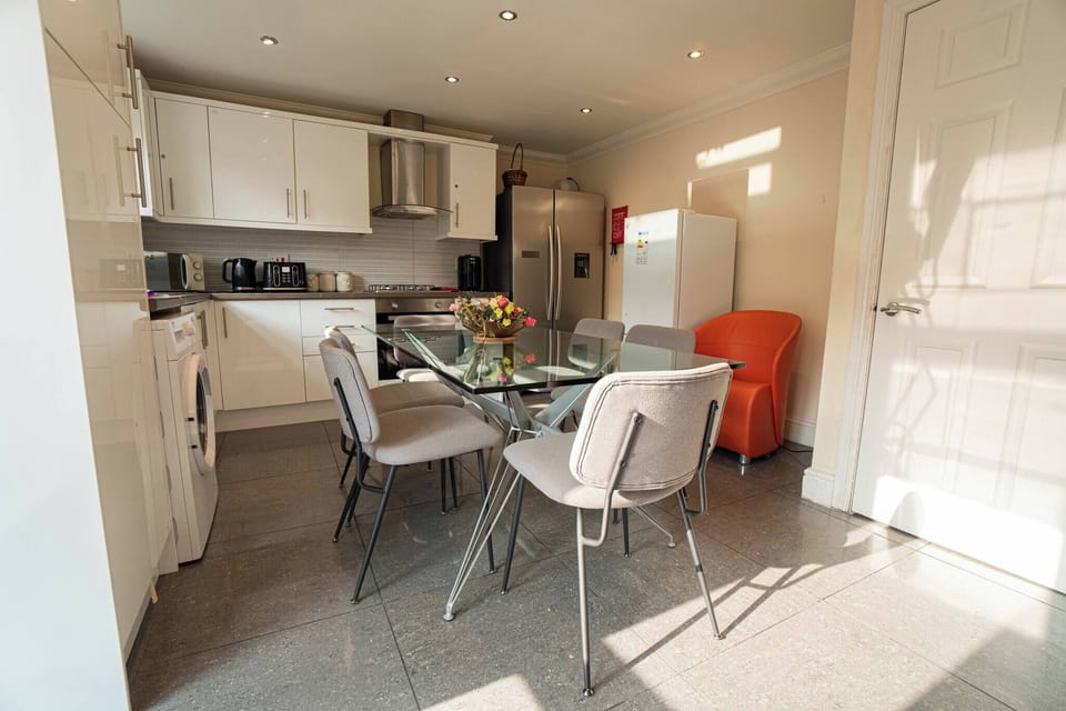 House, 6 Bedrooms, Garden View | Dining room