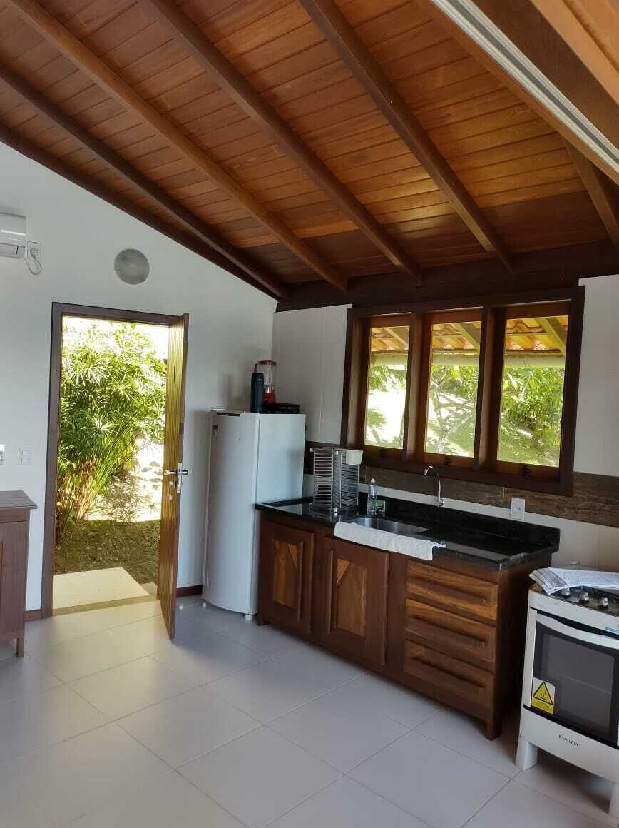 Superior Bungalow | Private kitchen | Fridge, oven, cookware/dishes/utensils, dining table