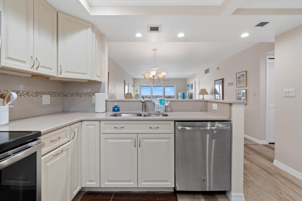 Condo, Multiple Beds (Sand Caper #702) | Private kitchen