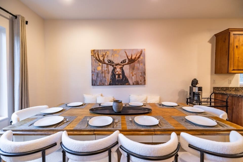 Dining Room 10