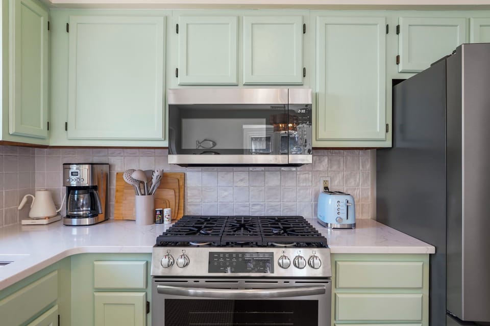 Enjoy home-cooked meals with a full gas range ready to go.