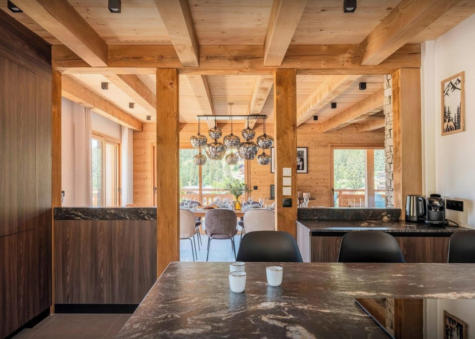 Kitchen & dining room