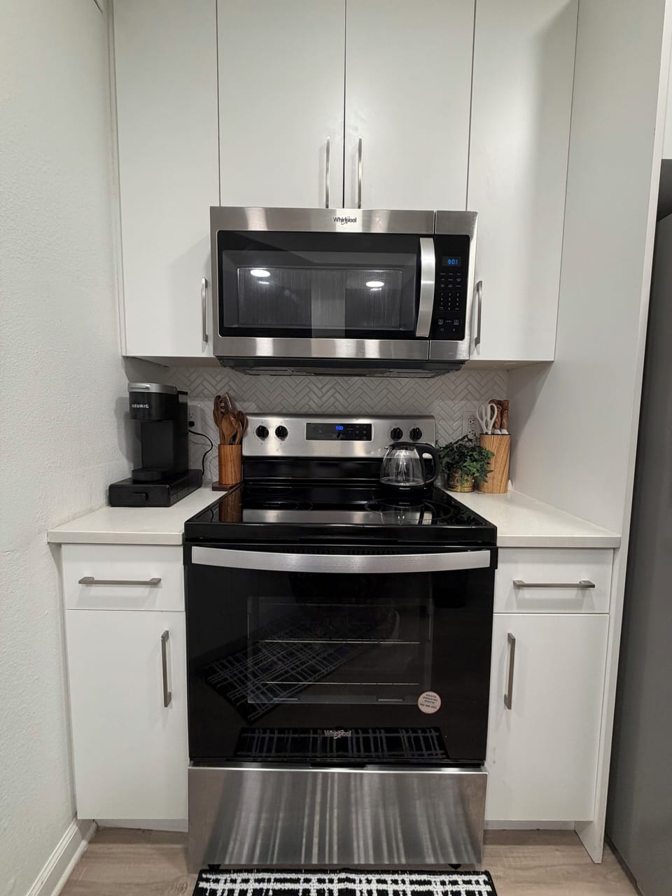 Full kitchen