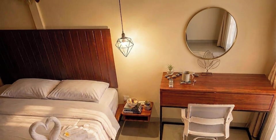 Desk, laptop workspace, iron/ironing board, WiFi (free)