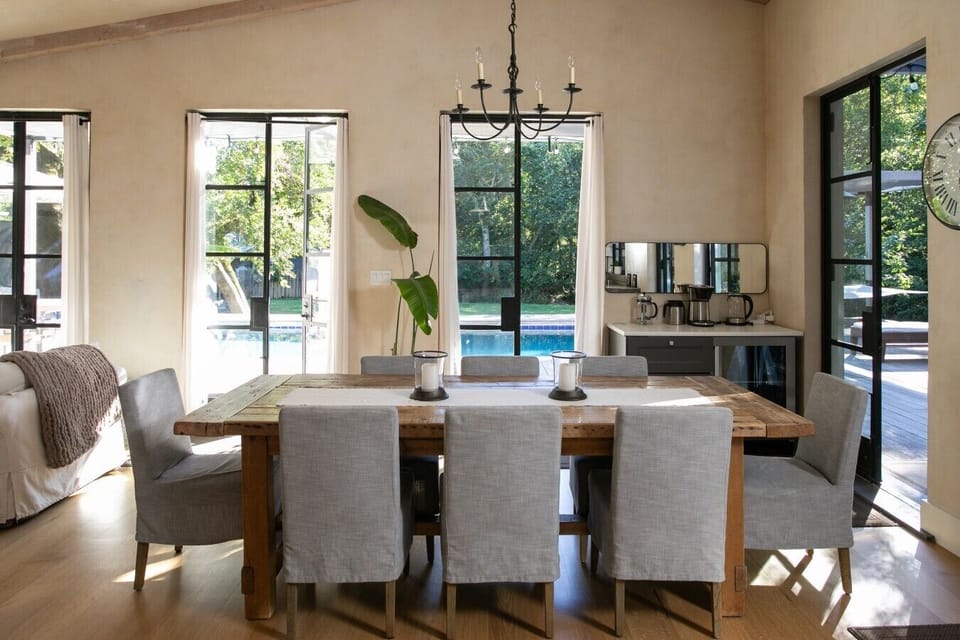 An inviting dining room for comfortable gatherings and shared meals.
