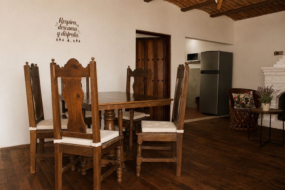 Comfort Cabin | Dining