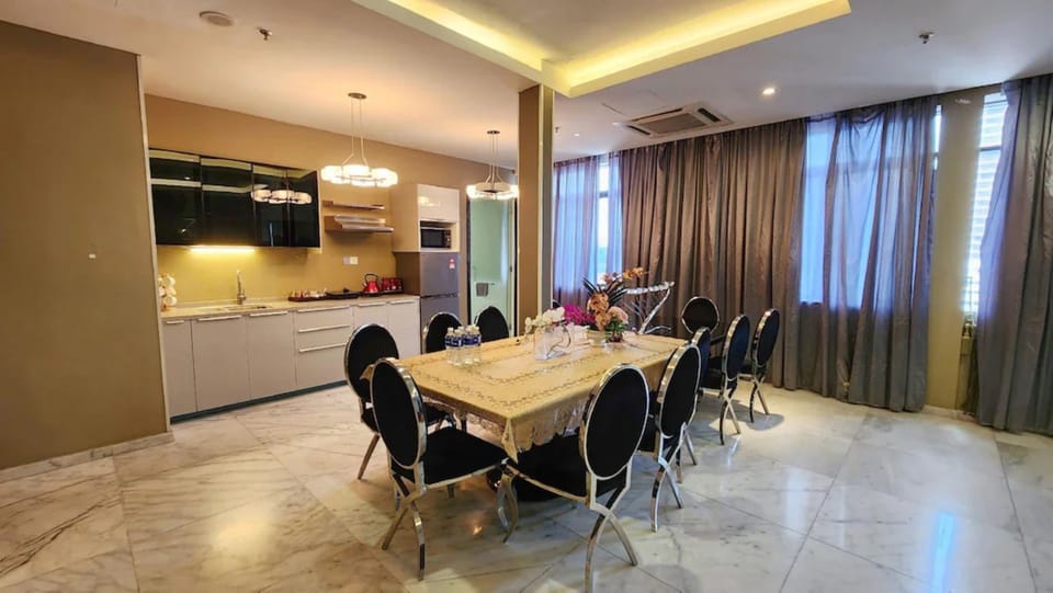  Penthouse Suite | Dining